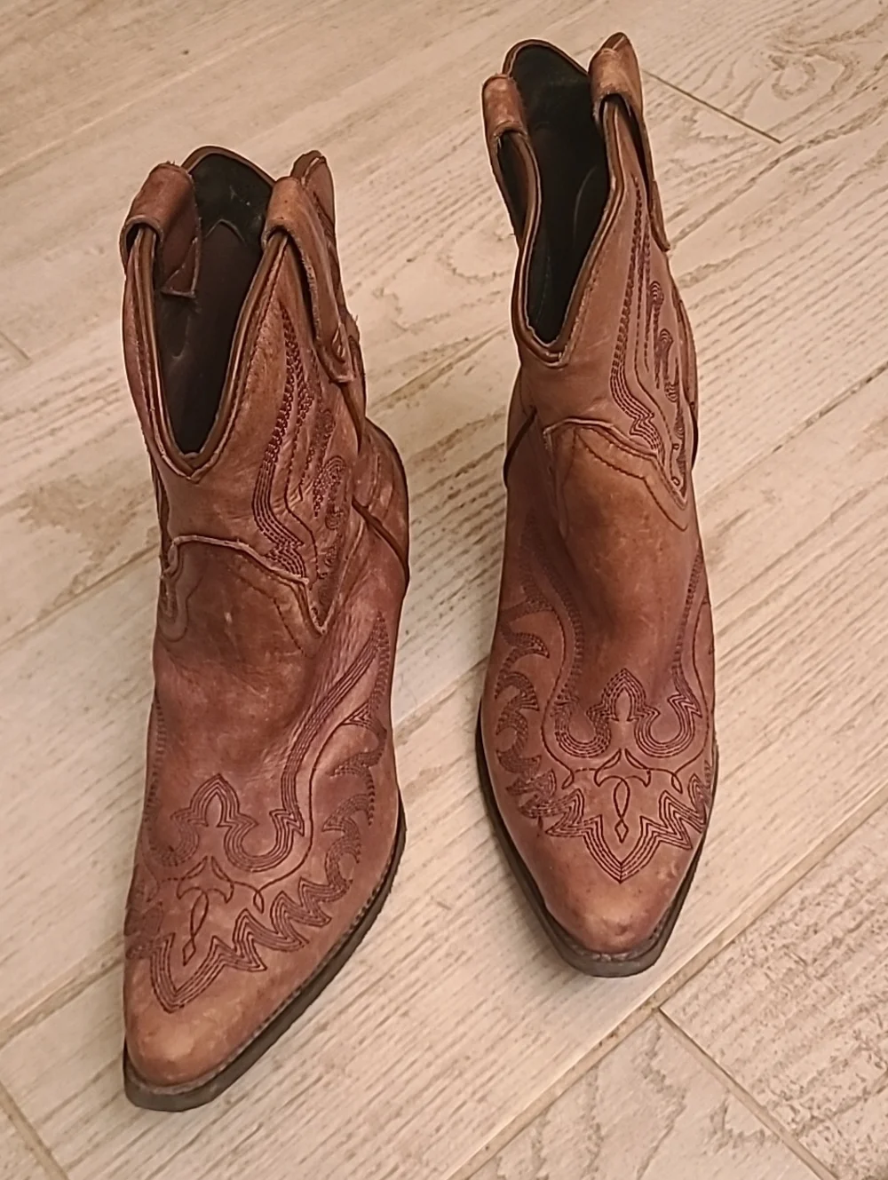 Beauriful Brown Ariat Leather Western Cowboy Boots In A Size 9.5! - Picture 5 of 7